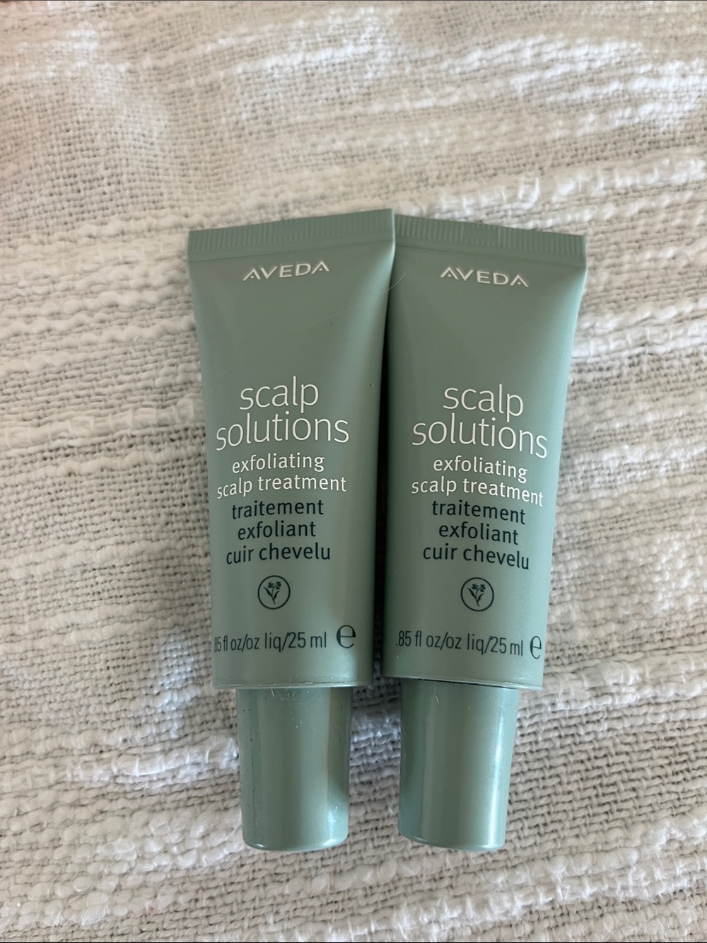 AVEDA Scalp Solutions travel size Exfoliating Scalp Treatment - Seafoam Green